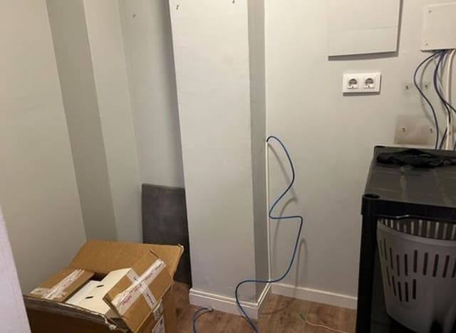 Commerciale in vendita in Benicalap, Valencia città - 150.000 € (Rif: 9801407)