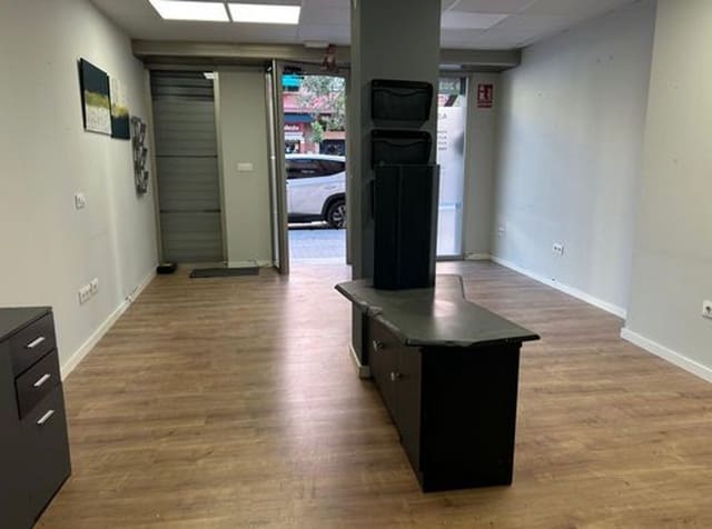Commerciale in vendita in Benicalap, Valencia città - 150.000 € (Rif: 9801407)