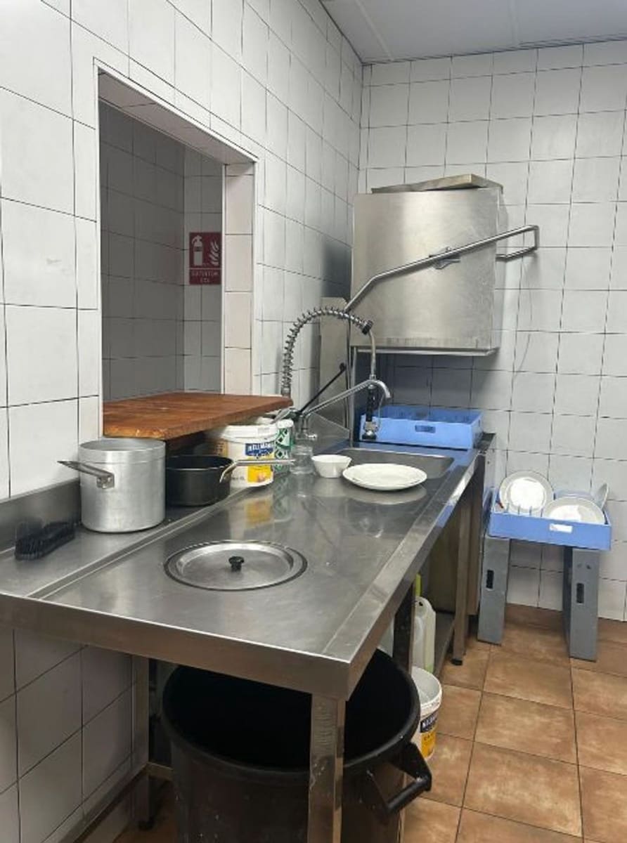 Kommersiell til leie i Valencia by - € 1 200 (Ref: 9801420)