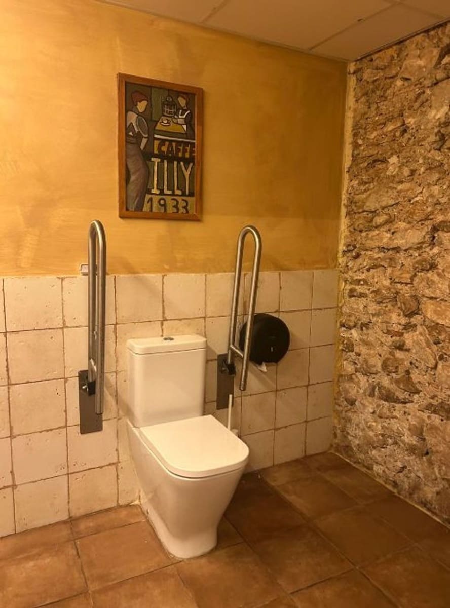 Kommersiell til leie i Valencia by - € 1 200 (Ref: 9801420)