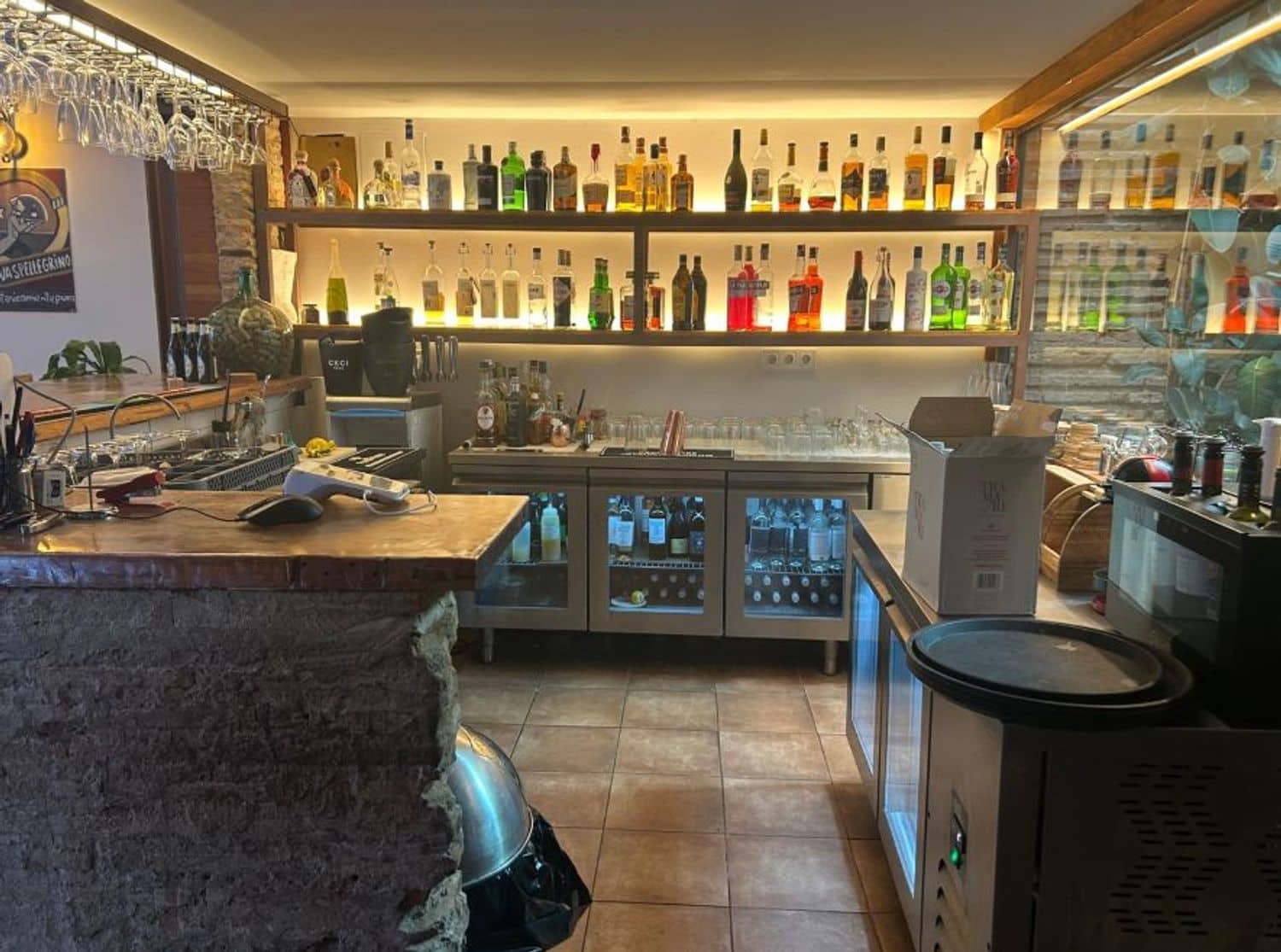 Kommersiell til leie i Valencia by - € 1 200 (Ref: 9801420)