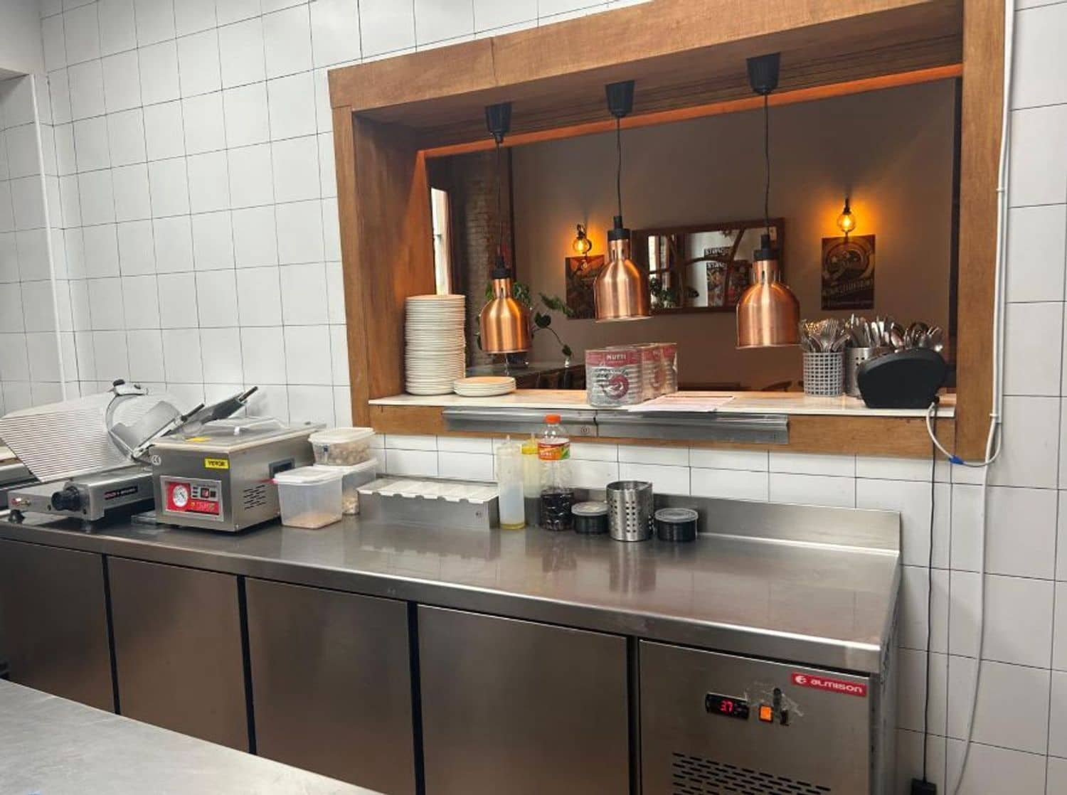 Kommersiell til leie i Valencia by - € 1 200 (Ref: 9801420)