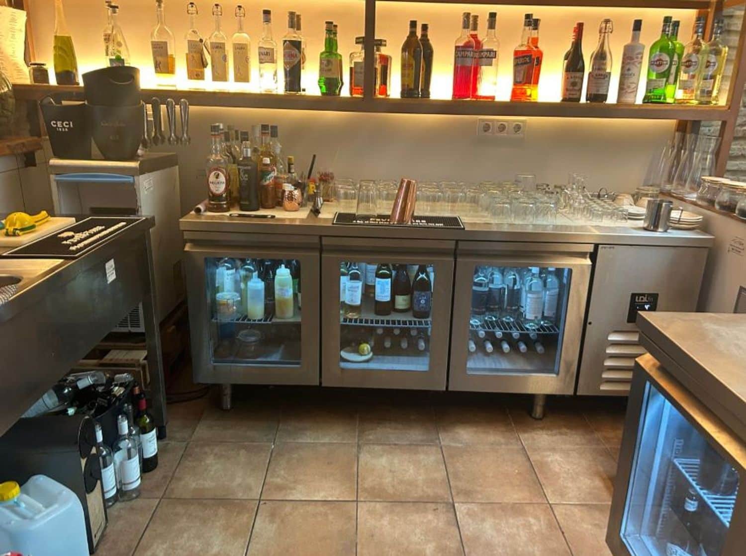 Kommersiell til leie i Valencia by - € 1 200 (Ref: 9801420)