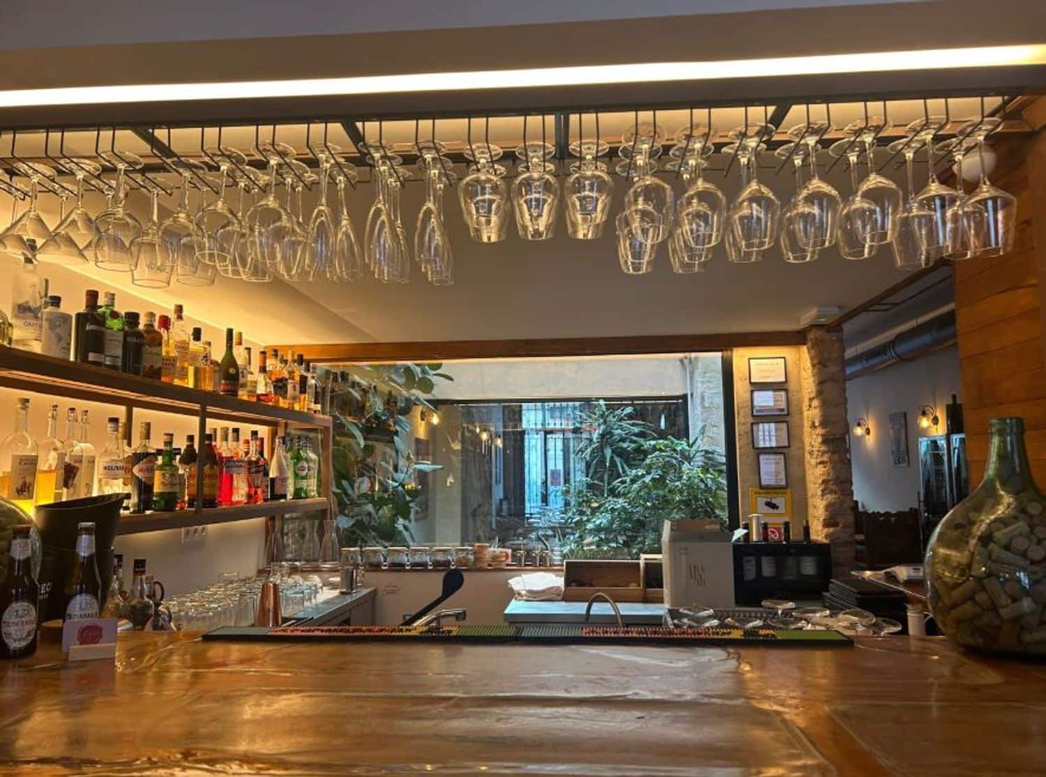 Kommersiell til leie i Valencia by - € 1 200 (Ref: 9801420)