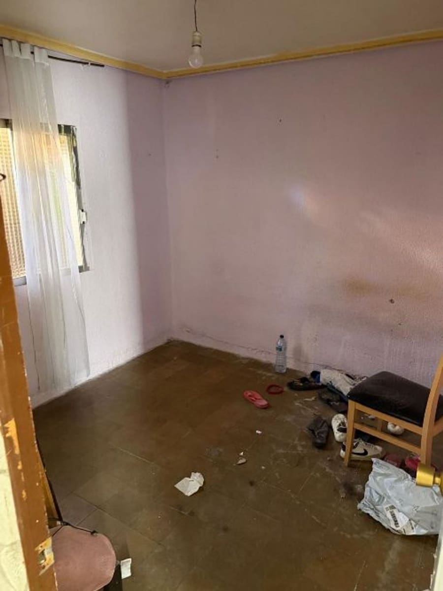 2 bedroom Flat for sale in Valencia city - € 130,000 (Ref: 9801422)