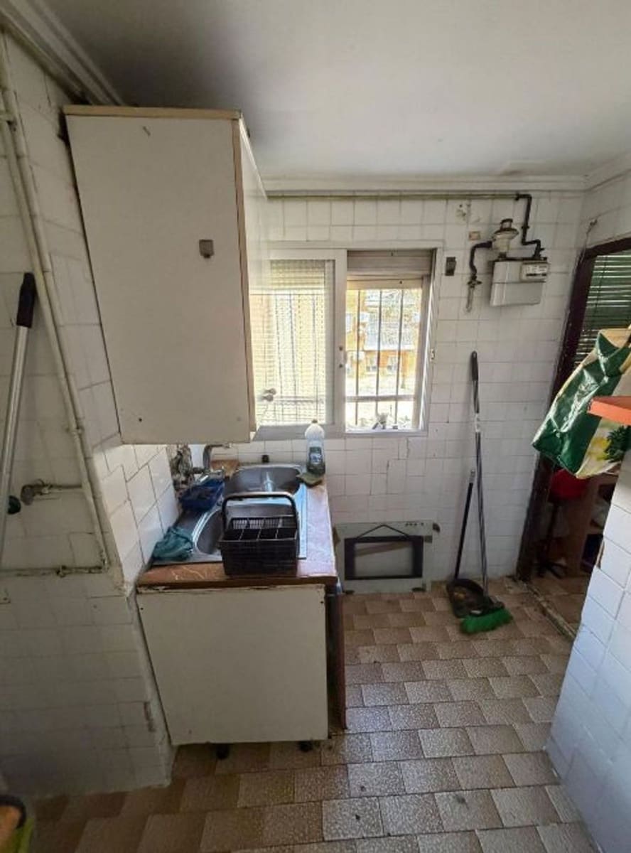 2 bedroom Flat for sale in Valencia city - € 130,000 (Ref: 9801422)