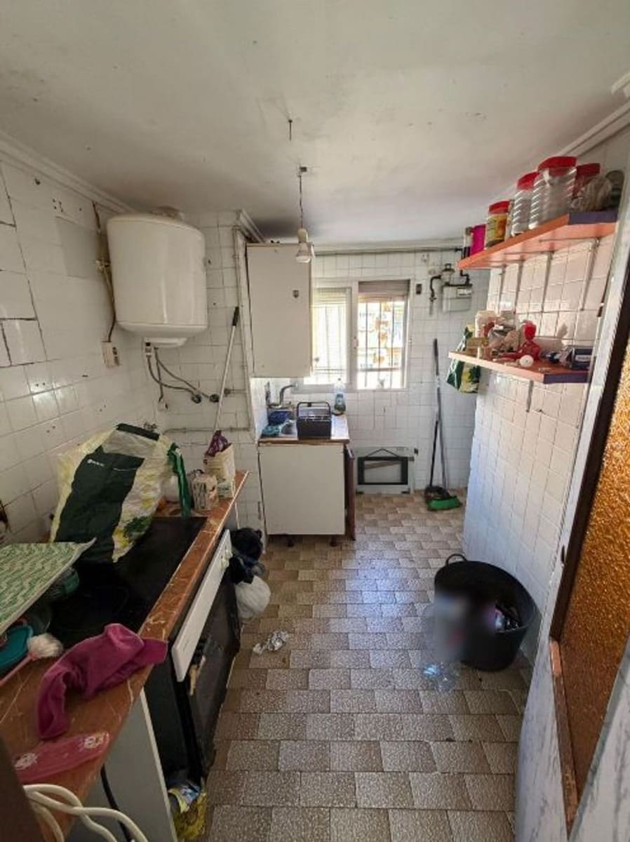 2 bedroom Flat for sale in Valencia city - € 130,000 (Ref: 9801422)