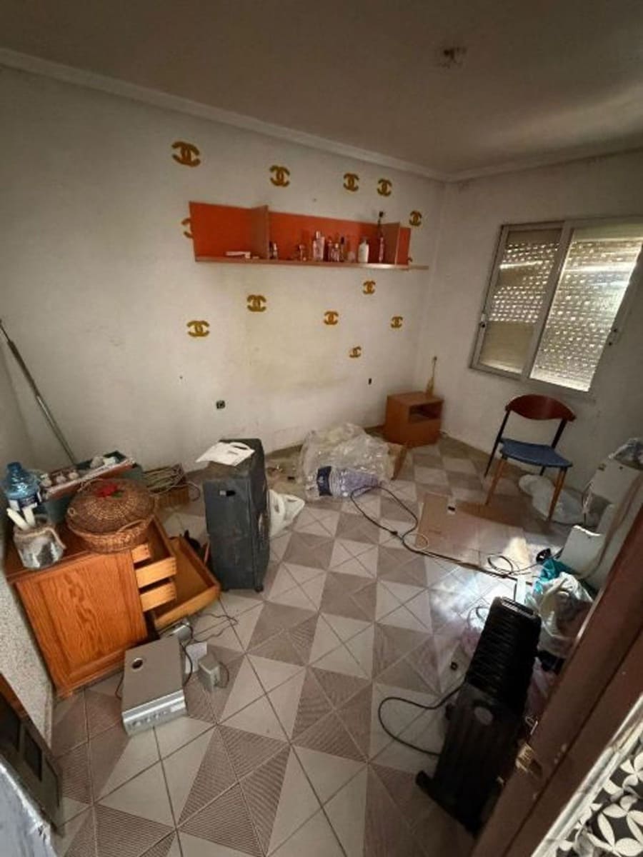 2 bedroom Flat for sale in Valencia city - € 130,000 (Ref: 9801422)