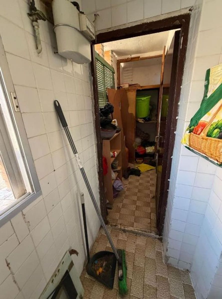 2 bedroom Flat for sale in Valencia city - € 130,000 (Ref: 9801422)