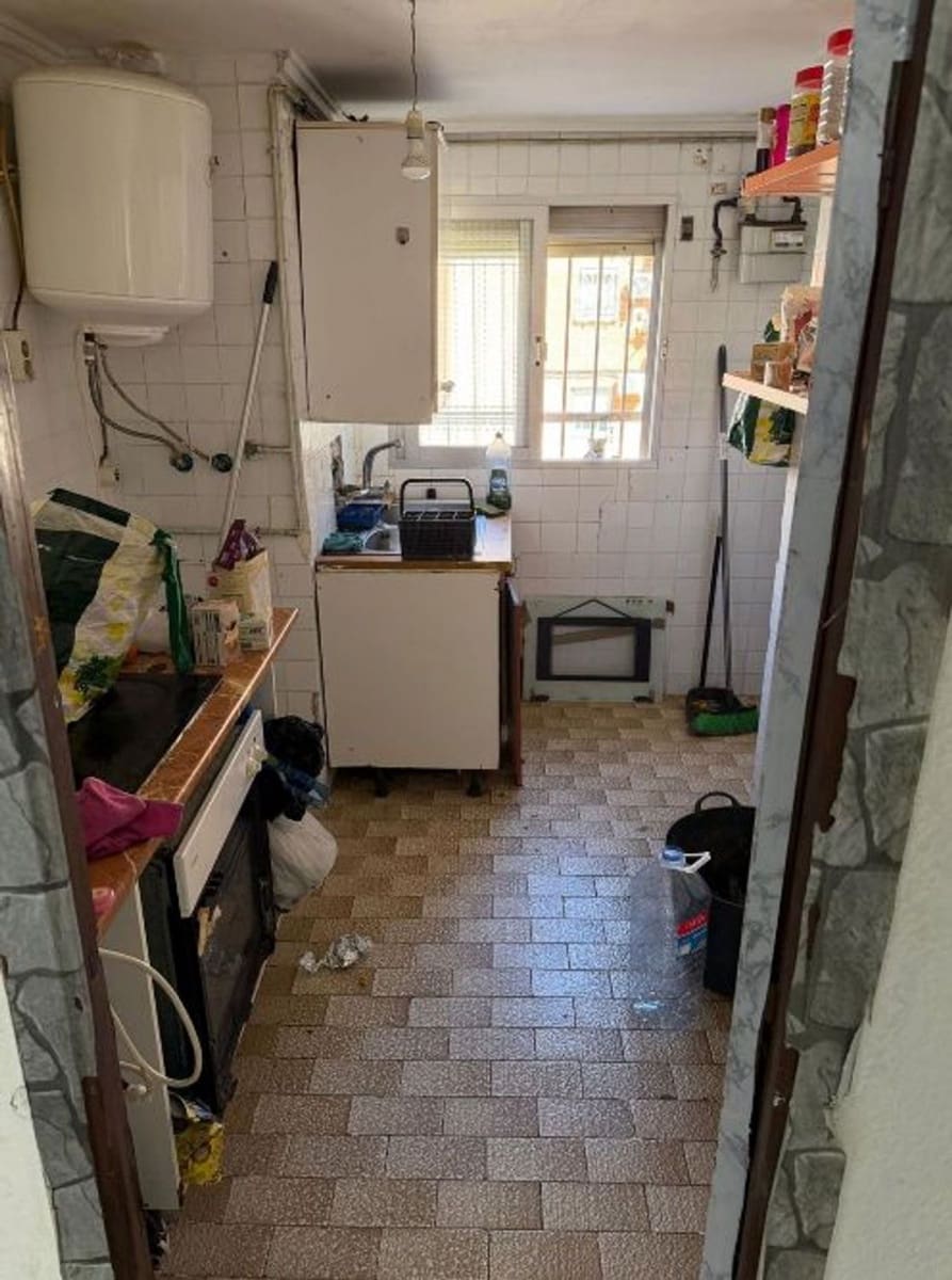 2 bedroom Flat for sale in Valencia city - € 130,000 (Ref: 9801422)