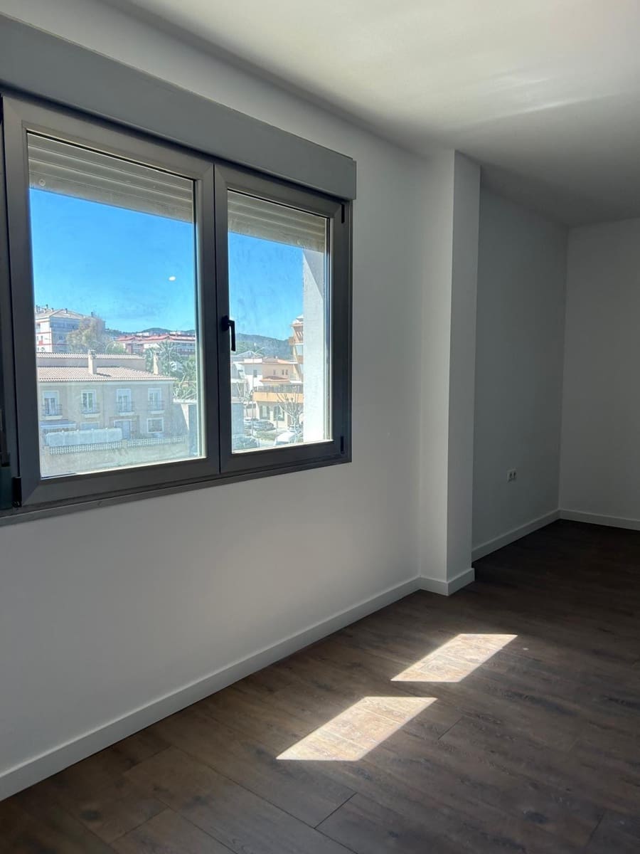 2 bedroom Flat for sale in Pedreguer with garage - € 164,900 (Ref: 9820546)