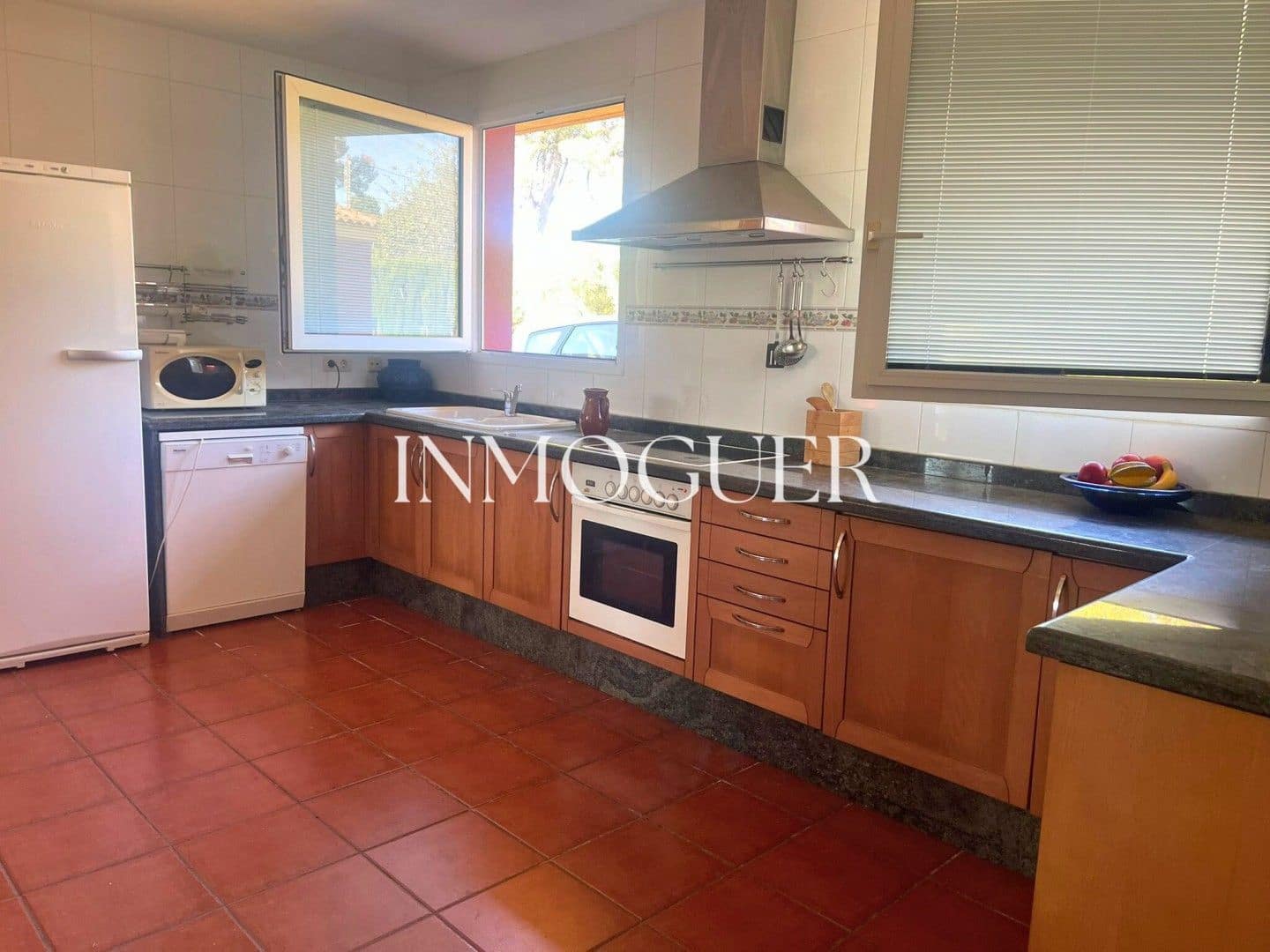 3 bedroom Villa for sale in Ontinyent with garage - € 415,000 (Ref: 9486908)