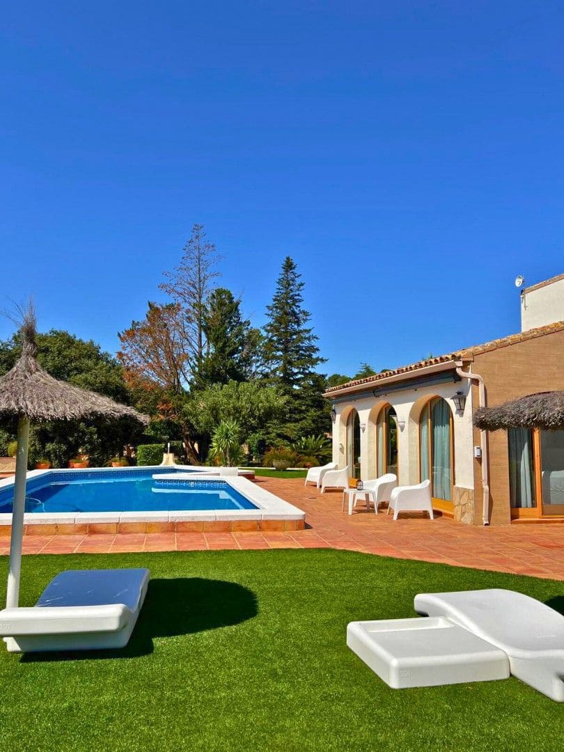 4 bedroom Villa for sale in Ontinyent with pool garage - € 849,000 (Ref: 9486910)