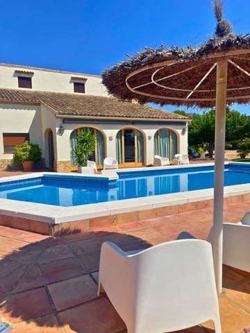 4 bedroom Villa for sale in Ontinyent with pool garage - € 849,000 (Ref: 9486910)