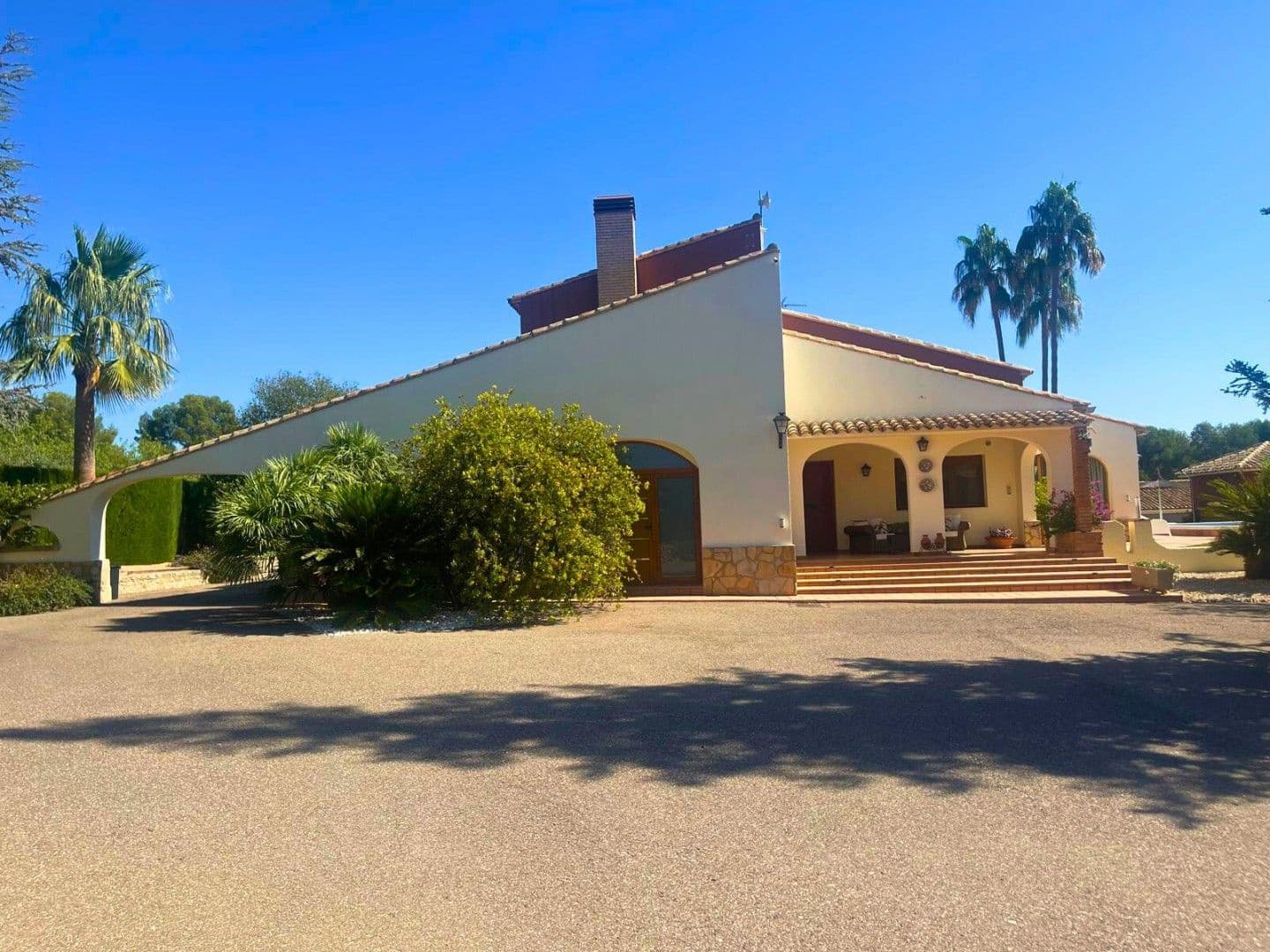 4 bedroom Villa for sale in Ontinyent with pool garage - € 849,000 (Ref: 9486910)