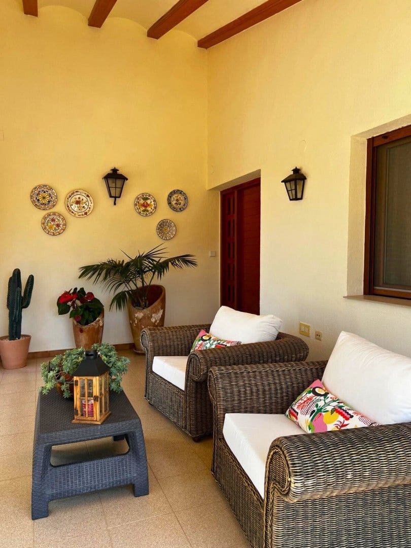 4 bedroom Villa for sale in Ontinyent with pool garage - € 849,000 (Ref: 9486910)