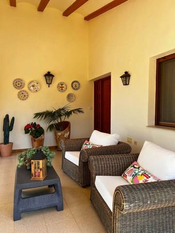 4 bedroom Villa for sale in Ontinyent with pool garage - € 849,000 (Ref: 9486910)