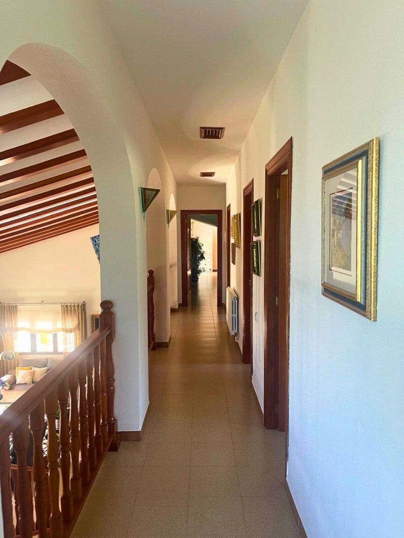 4 bedroom Villa for sale in Ontinyent with pool garage - € 849,000 (Ref: 9486910)