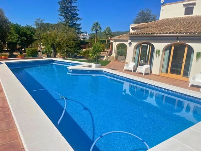 4 bedroom Villa for sale in Ontinyent with pool garage - € 849,000 (Ref: 9486910)