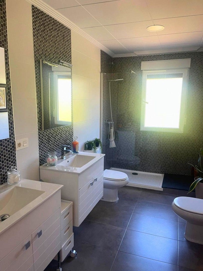 4 bedroom Villa for sale in Ontinyent with pool garage - € 849,000 (Ref: 9486910)