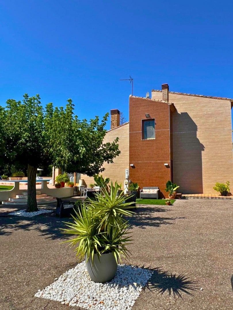 4 bedroom Villa for sale in Ontinyent with pool garage - € 849,000 (Ref: 9486910)