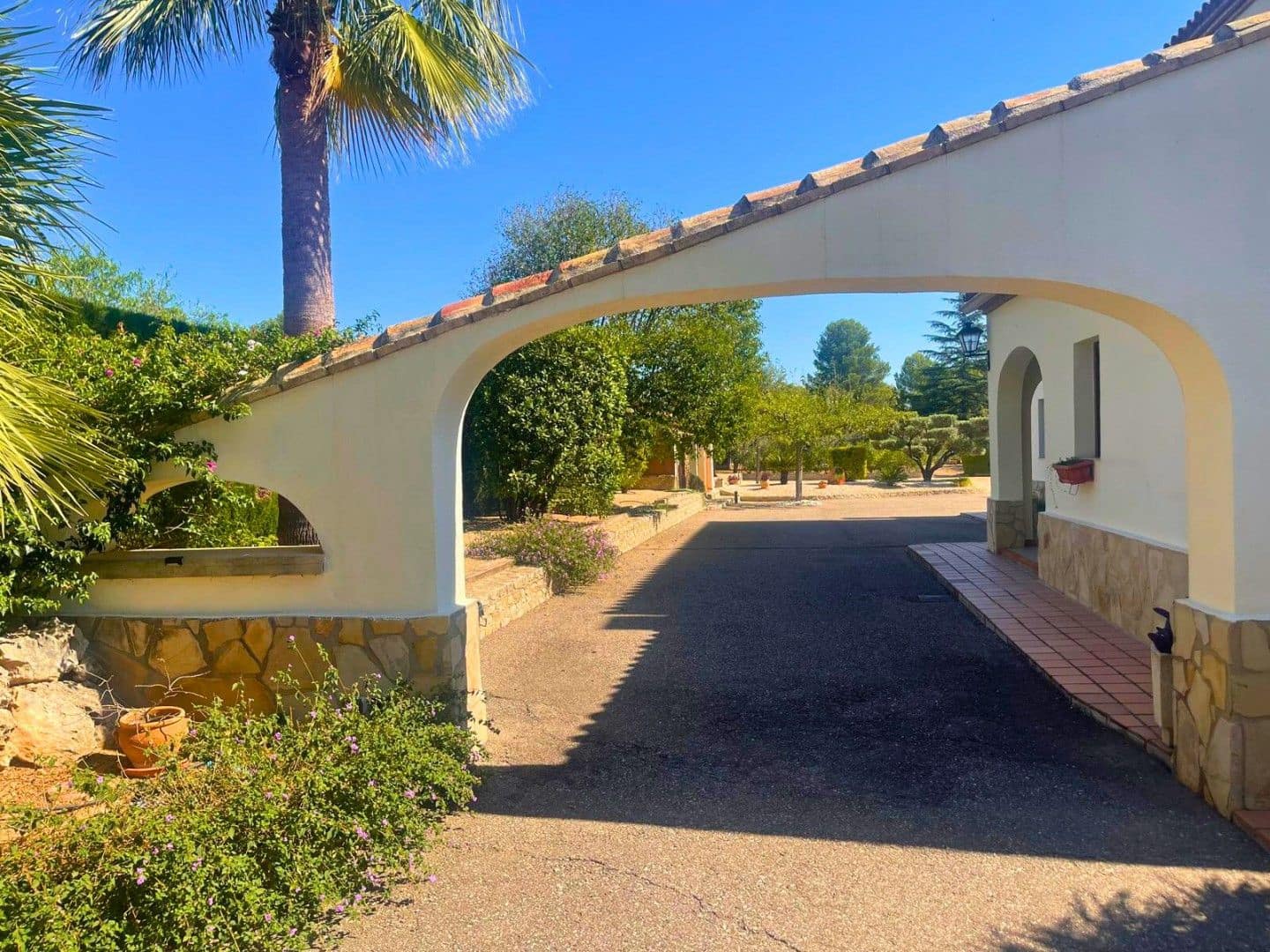 4 bedroom Villa for sale in Ontinyent with pool garage - € 849,000 (Ref: 9486910)