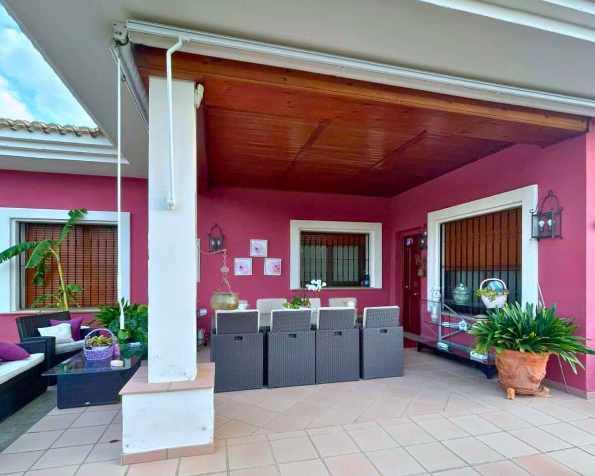 3 bedroom Villa for sale in Ontinyent with garage - € 487,000 (Ref: 9486911)