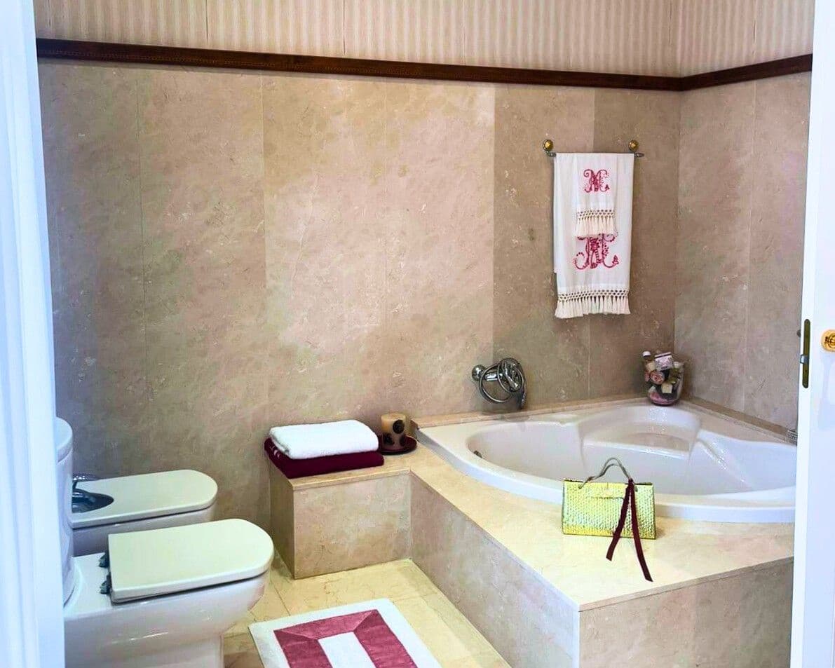 3 bedroom Villa for sale in Ontinyent with garage - € 487,000 (Ref: 9486911)