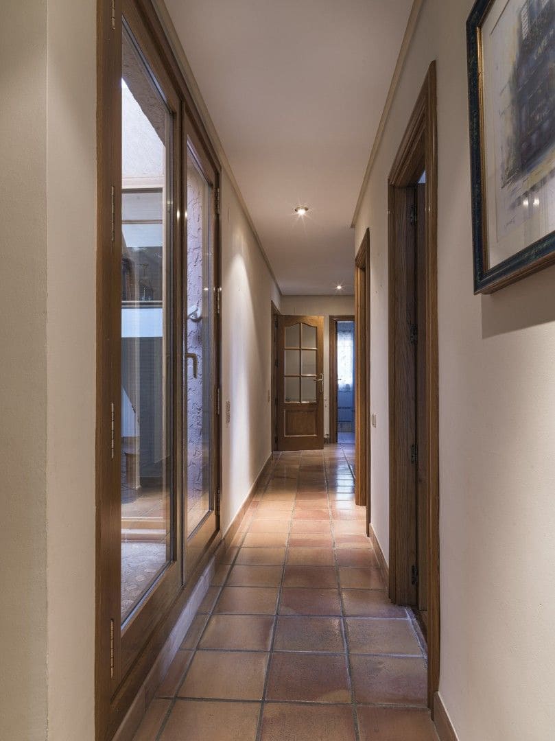 5 bedroom Villa for sale in Ontinyent with pool garage - € 620,000 (Ref: 9486912)