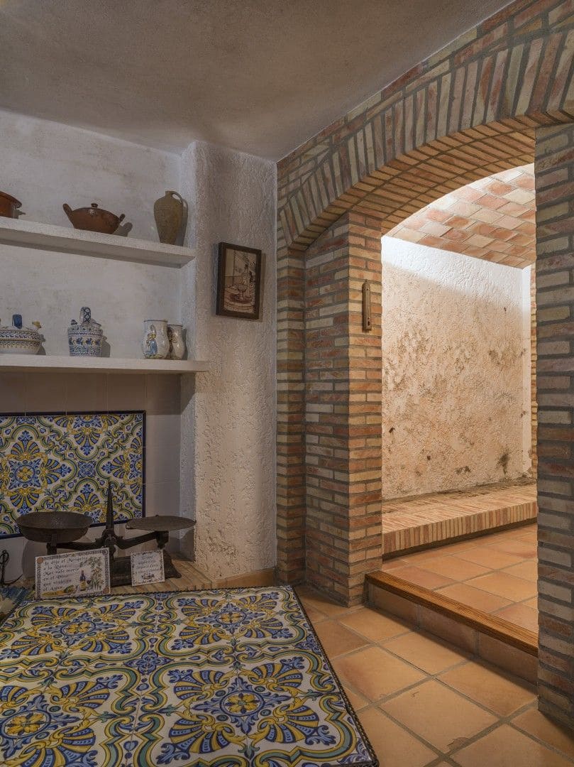 5 bedroom Villa for sale in Ontinyent with pool garage - € 620,000 (Ref: 9486912)