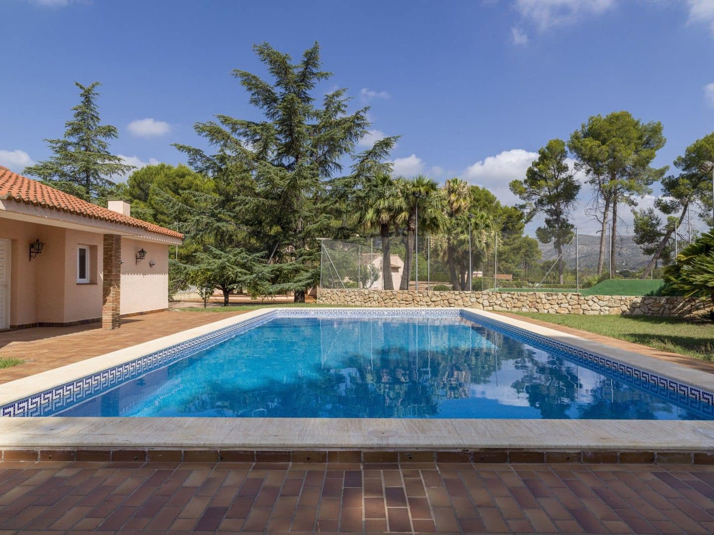 5 bedroom Villa for sale in Ontinyent with pool garage - € 620,000 (Ref: 9486912)