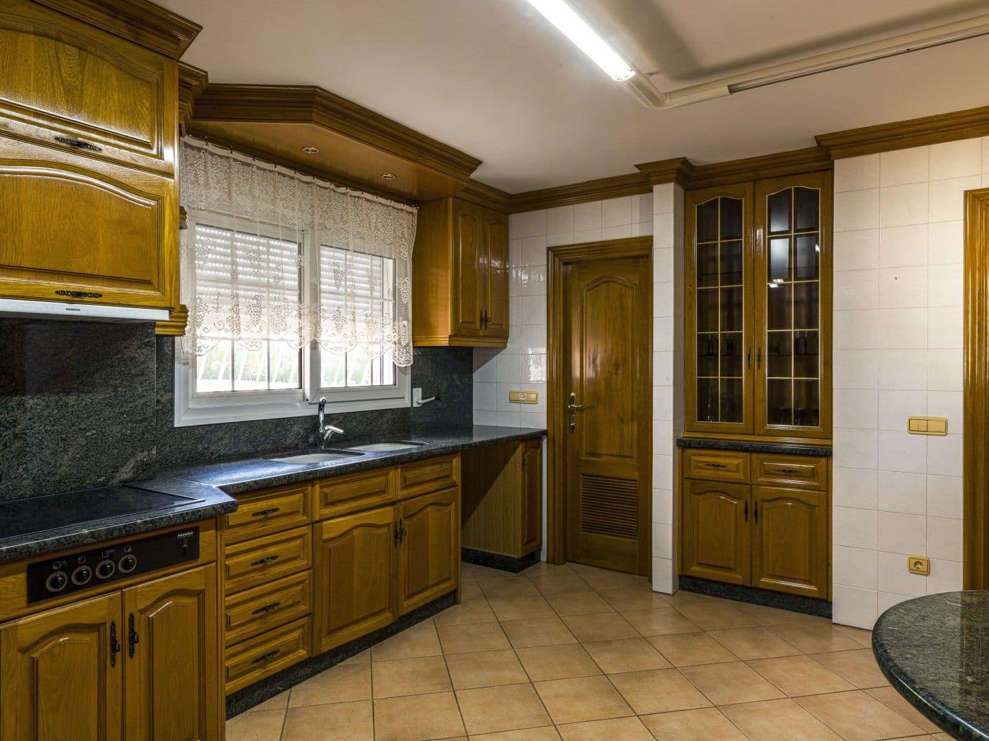 5 bedroom Villa for sale in Ontinyent with pool garage - € 620,000 (Ref: 9486912)