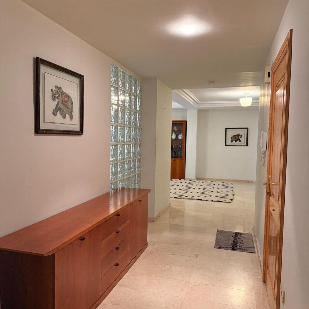 4 bedroom Flat for sale in Albaida with garage - € 245,000 (Ref: 9590616)