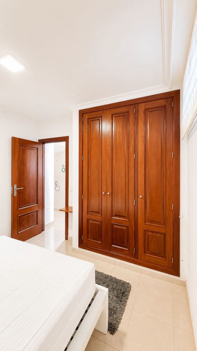 1 bedroom Apartment for sale in Los Cristianos with garage - € 273,000 (Ref: 10017237)