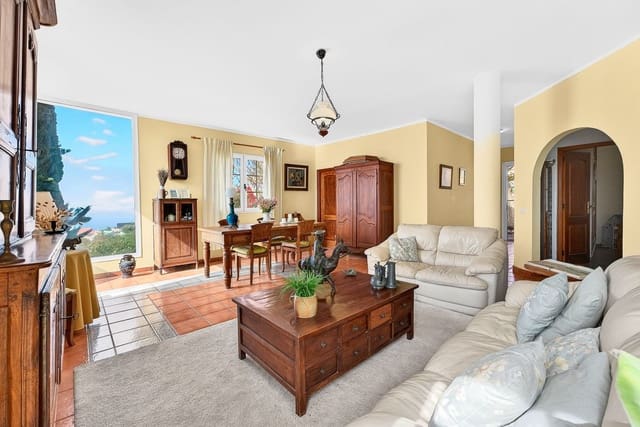 3 soveværelse Villa til salg i La Camella, Arona - € 650.000 (Ref: 10026965)