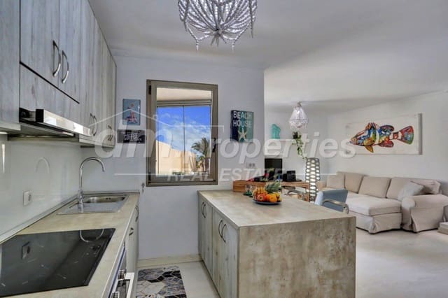 Adosado de 4 habitaciones en La Tejita, Granadilla de Abona en venta con garaje - 595.000 € (Ref: 10061432)