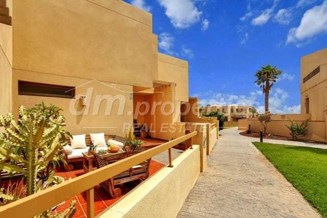 Adosado de 4 habitaciones en La Tejita, Granadilla de Abona en venta con garaje - 595.000 € (Ref: 10061432)