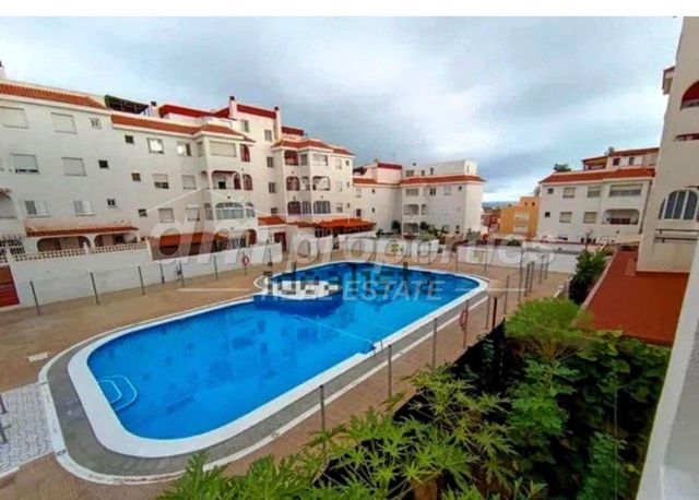 Apartamento de 3 habitaciones en Parque de la Reina, Arona en venta con piscina garaje - 298.000 € (Ref: 10123651)