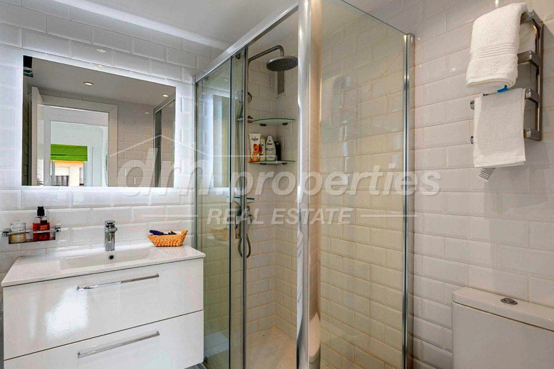 3 sovrum Takvåning till salu i Los Cristianos med pool garage - 499 000 € (Ref: 10142114)