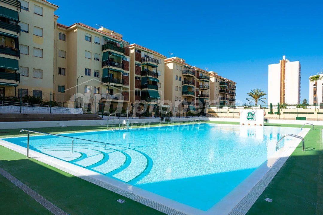 3 sovrum Takvåning till salu i Los Cristianos med pool garage - 499 000 € (Ref: 10142114)