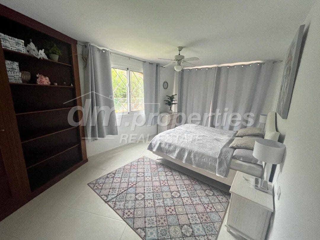 Apartamento de 3 habitaciones en Los Cristianos en venta - 630.000 € (Ref: 9747729)