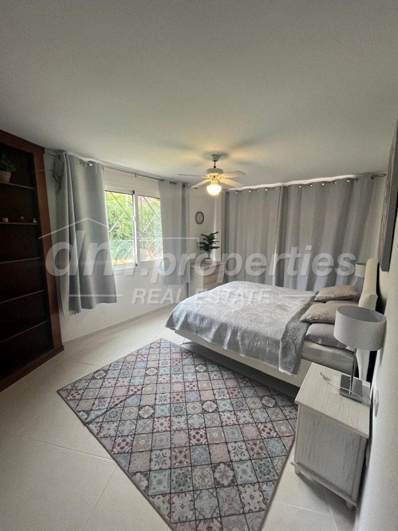 Apartamento de 3 habitaciones en Los Cristianos en venta - 630.000 € (Ref: 9747729)