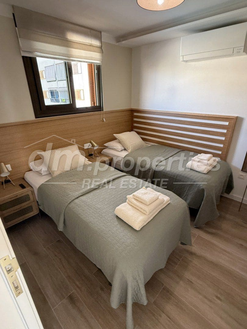 Apartamento de 2 habitaciones en Los Cristianos en venta - 699.500 € (Ref: 9747731)