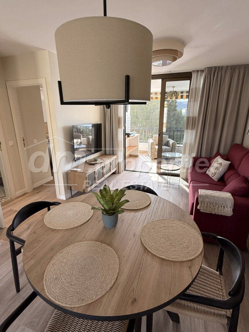 Apartamento de 2 habitaciones en Los Cristianos en venta - 699.500 € (Ref: 9747731)