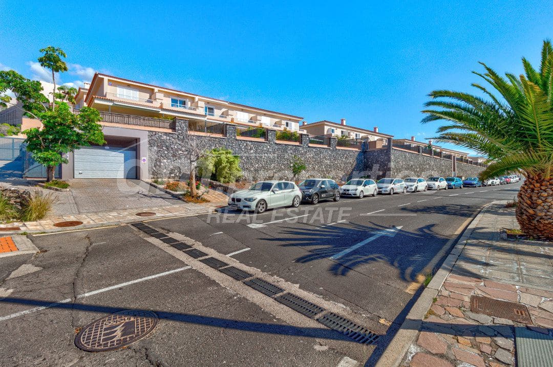 3 bedroom Terraced Villa for sale in Puerto Santiago with garage - € 550,000 (Ref: 9747733)