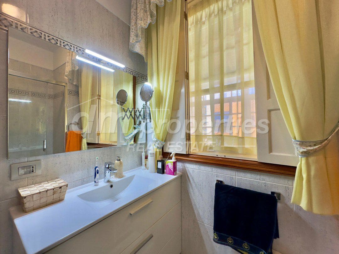 3 sypialnia Dom szeregowy na sprzedaż w Las Rosas (Las Galletas) z garażem - 399 900 € (Ref: 9751815)