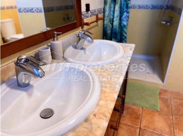 4 soverom Villa til salgs i El Sauzal med garasje - € 590 000 (Ref: 9751818)