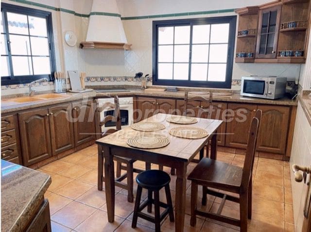 4 soverom Villa til salgs i El Sauzal med garasje - € 590 000 (Ref: 9751818)