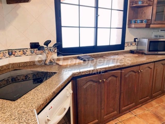 4 soverom Villa til salgs i El Sauzal med garasje - € 590 000 (Ref: 9751818)