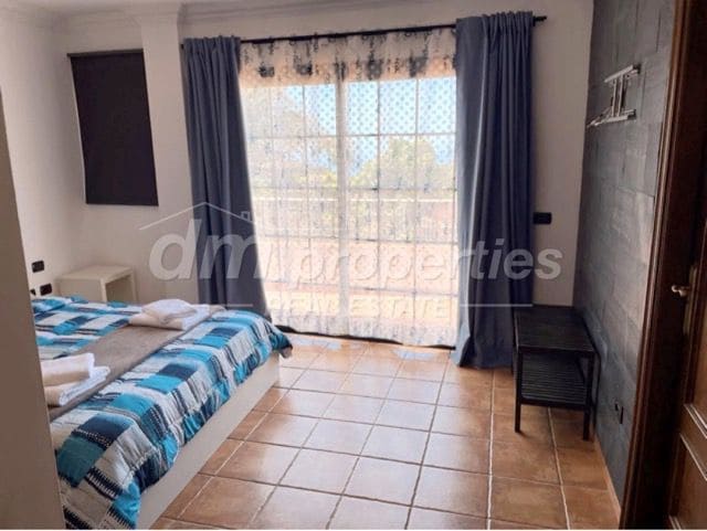 4 soverom Villa til salgs i El Sauzal med garasje - € 590 000 (Ref: 9751818)